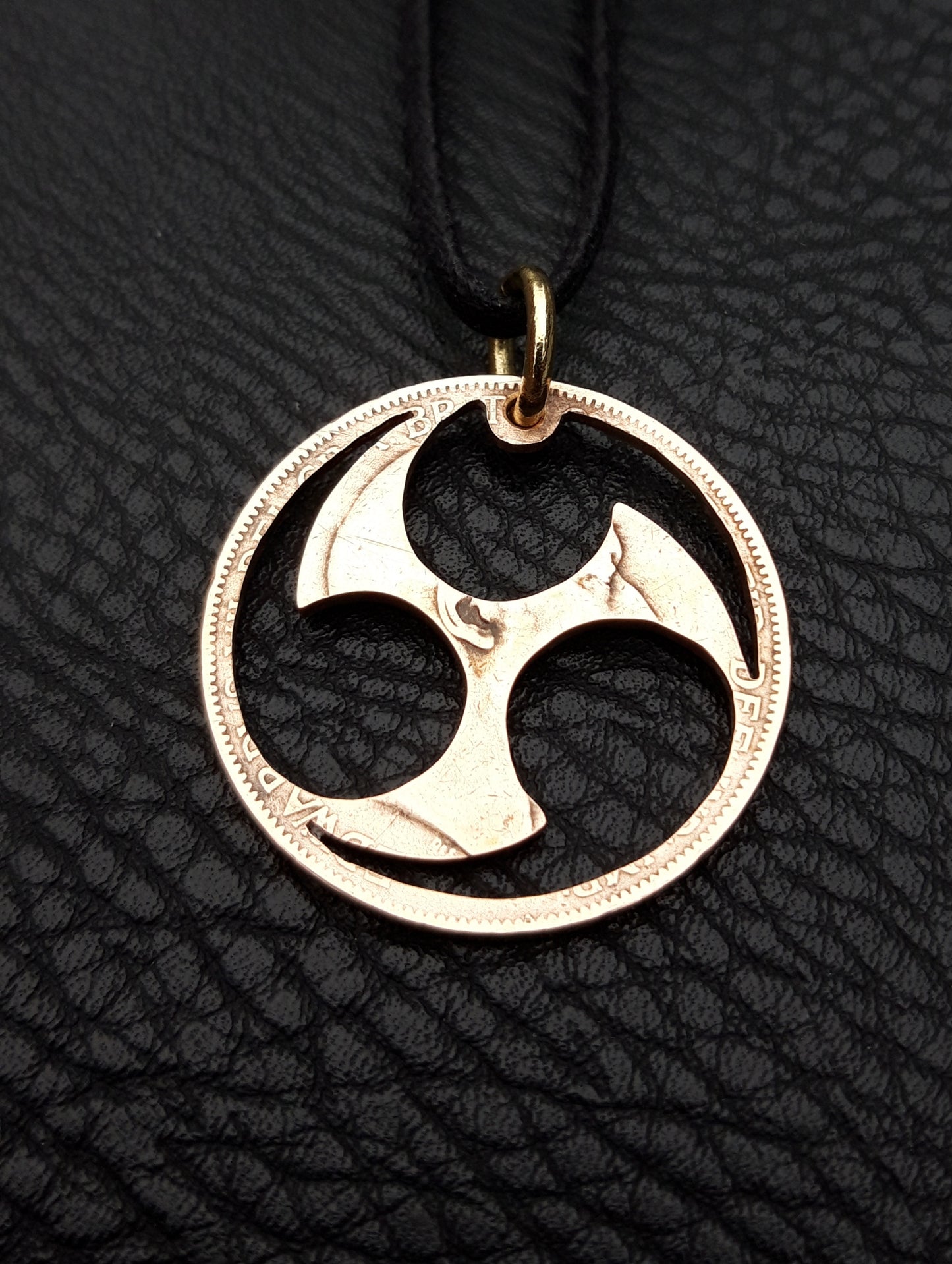 Mitsudomoe symbol pendant