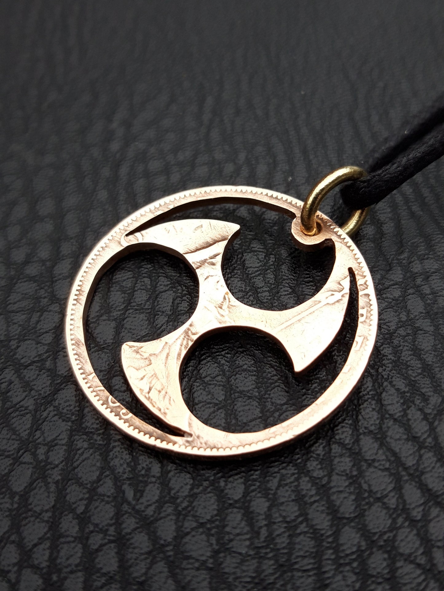 Mitsudomoe symbol pendant