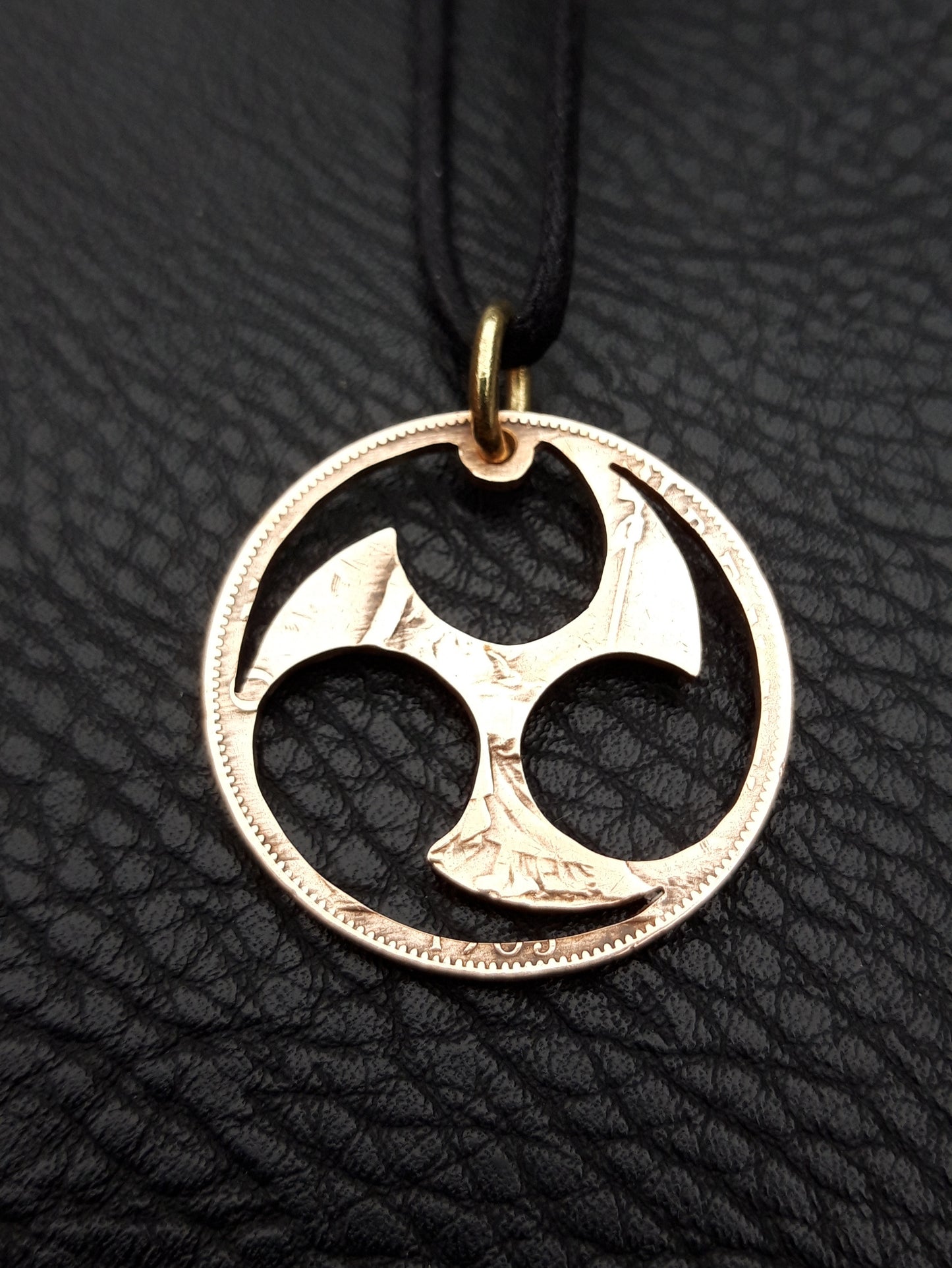 Mitsudomoe symbol pendant